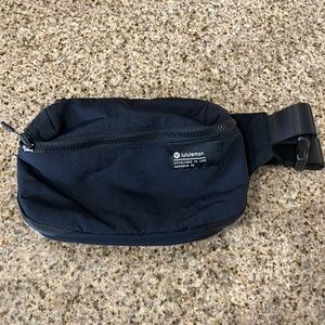 Lululemon Clean Lines Belt Bag 2L